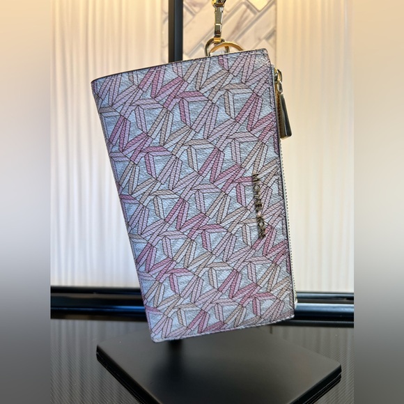 Michael Kors Adele Logo Smart Wallet and Hearts Butterfly Bag Charm - Picture 4 of 16